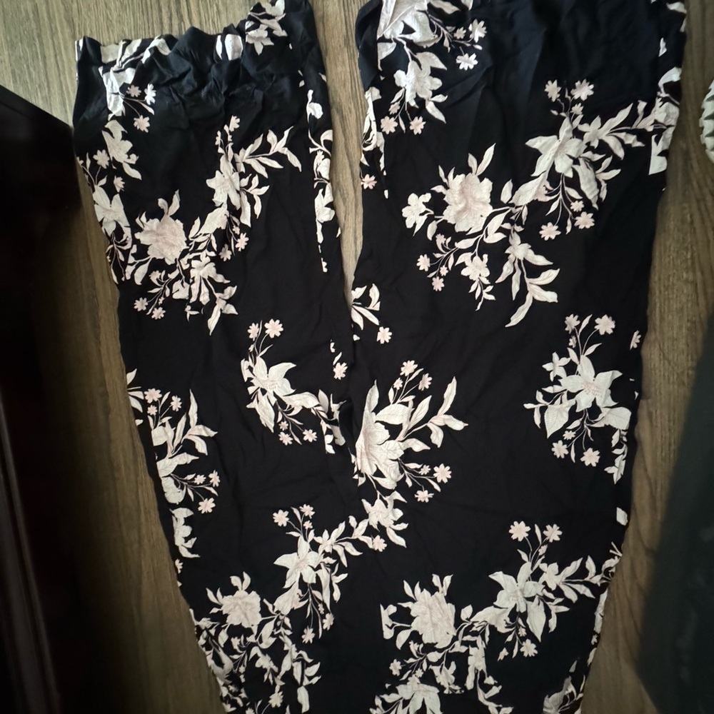 Torrid Black and White Floral Capris